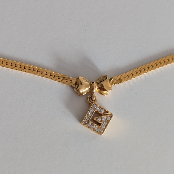 ❌ SOLD ❌ Givenchy rhinestone G gold necklace with ribbon - Picture 10 of 12